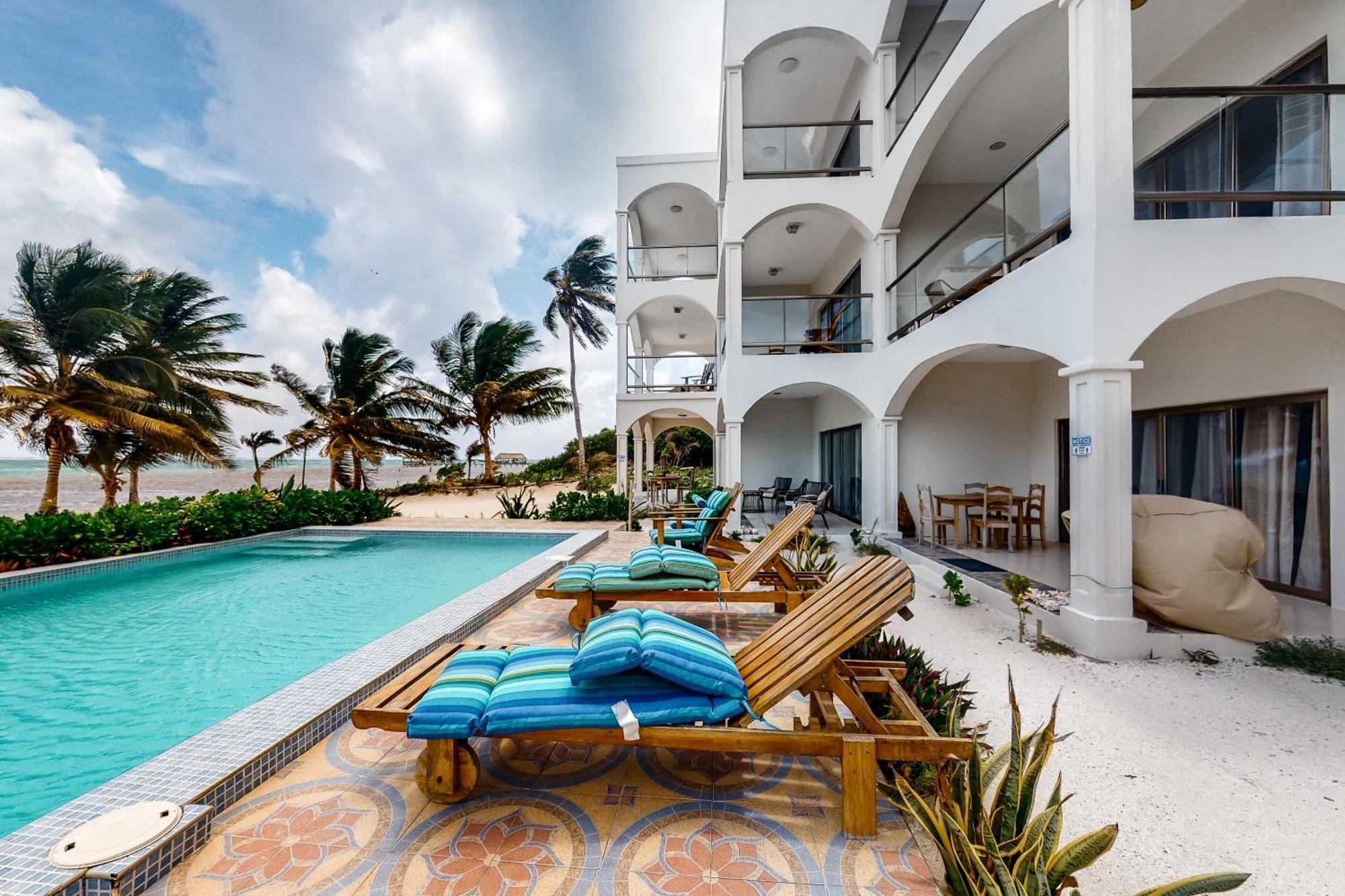 Blue Water Beach Villas 산페드로 객실 사진